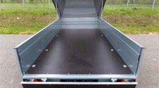 Remolque cerrado 750 kg tapa alta 3x1.5m
