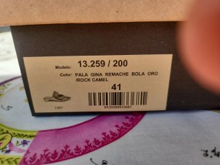 Zapatos Gina Mujer Tachuelas Oro Camel Vienty