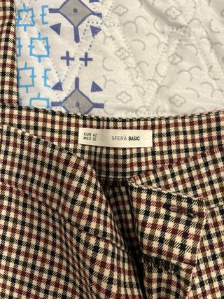 Pantalones de cuadros beige y marrón