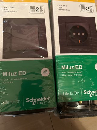 Enchufe e Interruptor Schneider Miluz Antracita