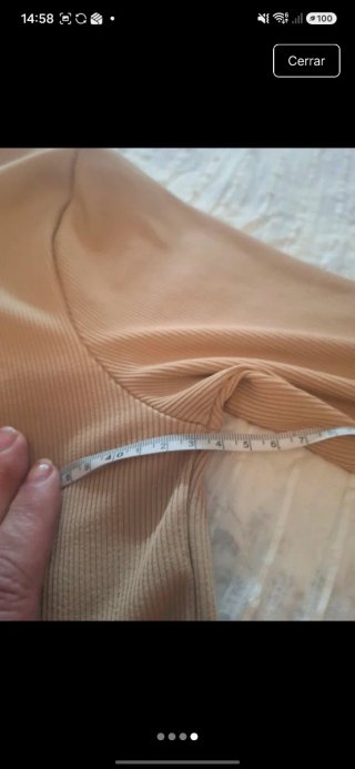 Camiseta Stradivarius M beige con volantes.Nueva.