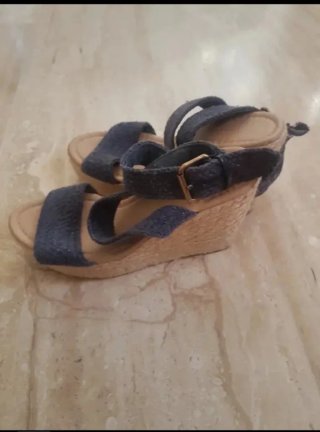 Sandalias cuña azul y beige