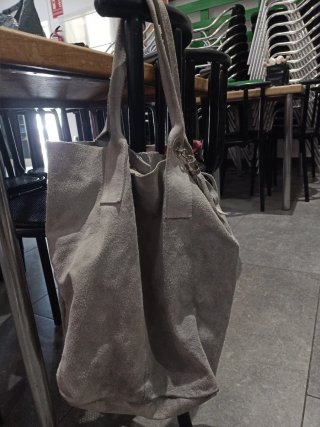 Bolso de ante gris