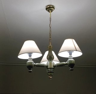 Lámpara de techo colgante dorada y verde