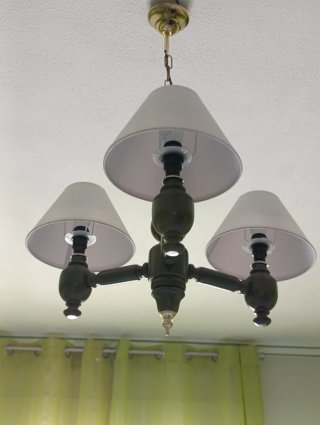 Lámpara de techo colgante dorada y verde