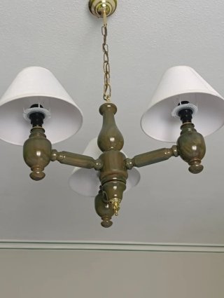 Lámpara de techo colgante dorada y verde