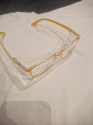 Gafas de laboratorio amarillas