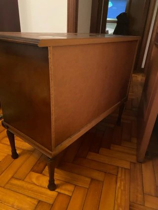 Cómoda de madera estilo clásico