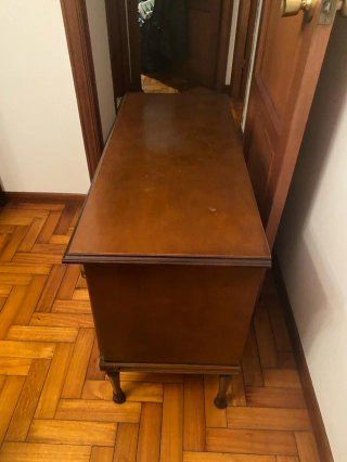 Cómoda de madera estilo clásico