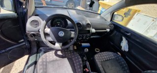 Volkswagen Beetle 2002 negociable.