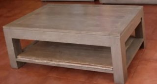 Mesa de centro de madera.