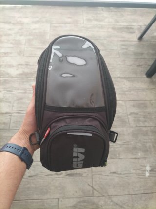 Bolsa depósito moto GIVI con imanes