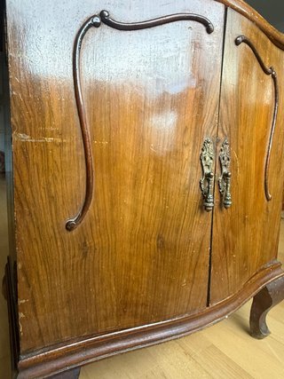 Aparador antiguo madera tallada clásico