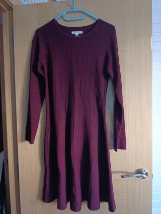 Vestido granate de punto.