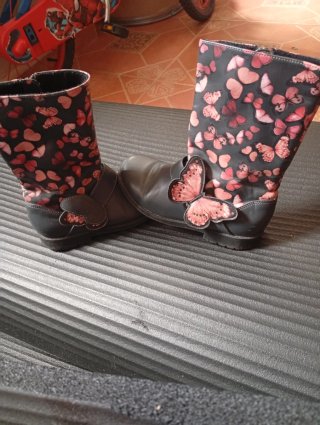 Botas niña mariposa