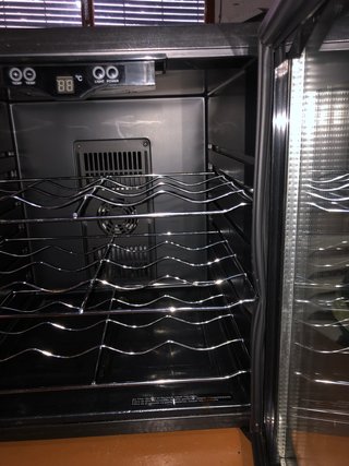Vinoteca con control de temperatura.