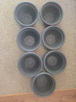 86 Macetas Plástico Negro y Marrón