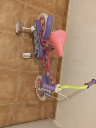 Bicicleta niña 2-4 años con ruedines, como nueva