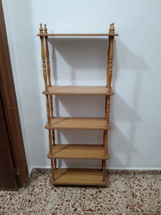 Estantería de madera
