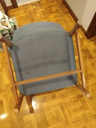 Sillón de terciopelo y madera