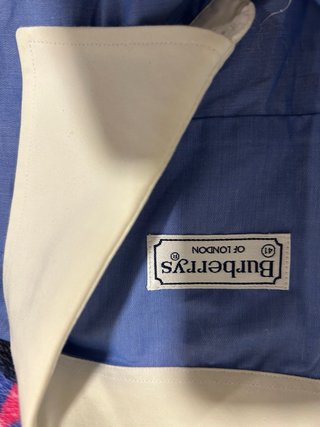 Camisa de vestir azul con cuello amarillo