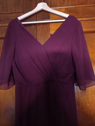 Vestido de ceremonia granate, puesto una vez