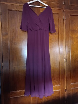 Vestido de ceremonia granate, puesto una vez