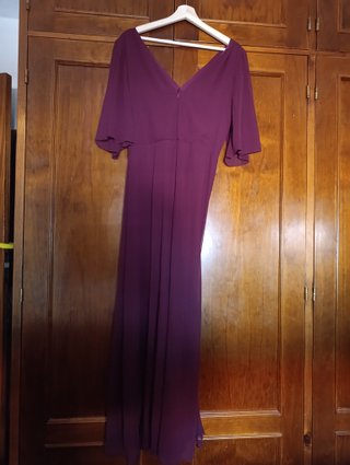 Vestido de ceremonia granate, puesto una vez