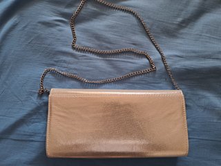 Bolso de hombro plateado