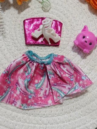 Accesorios Barbie: Vestido, Zapatos y Cerdo Rosa