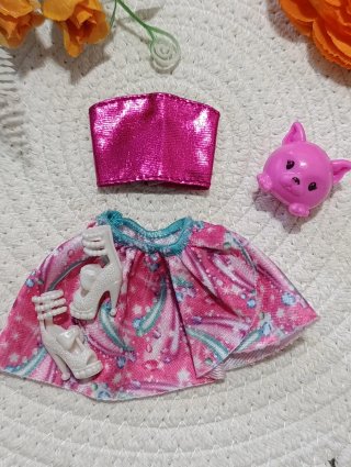 Accesorios Barbie: Vestido, Zapatos y Cerdo Rosa