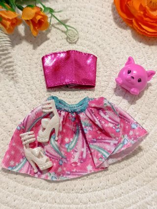 Accesorios Barbie: Vestido, Zapatos y Cerdo Rosa