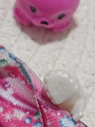 Accesorios Barbie: Vestido, Zapatos y Cerdo Rosa