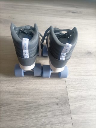 Patines 4 ruedas grises, talla 34