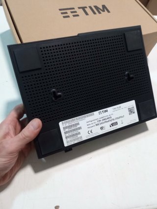 Router TIM Hub DGA4132TIM 1Gbps