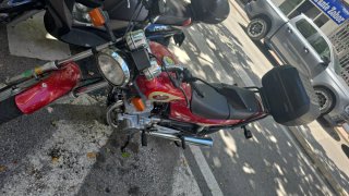 Honda CBF250 Roja y Dorada