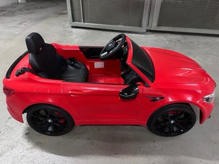 Coche eléctrico infantil BMW rojo