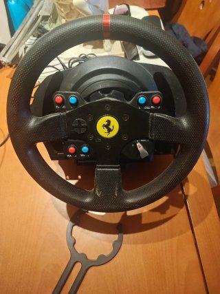 Volante e Pedali Thrustmaster T300