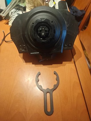 Volante e Pedali Thrustmaster T300