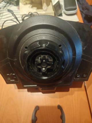 Volante e Pedali Thrustmaster T300