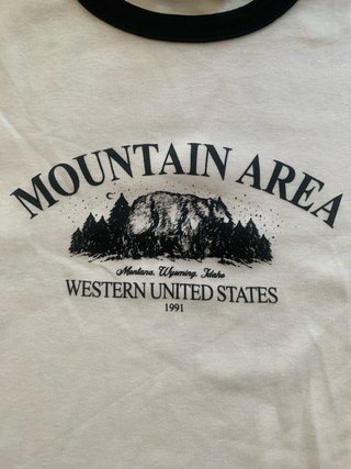 Camiseta Pull&Bear Estampada Montaña Talla XS