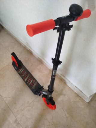 2 Patinetes Infantiles (Naranja y Azul)