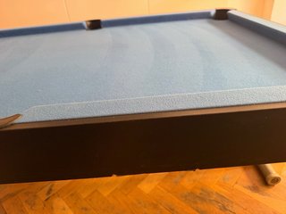 billar de mesa azul