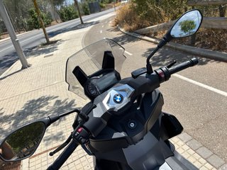 BMW C400X Maxi Scooter Negra y Azul