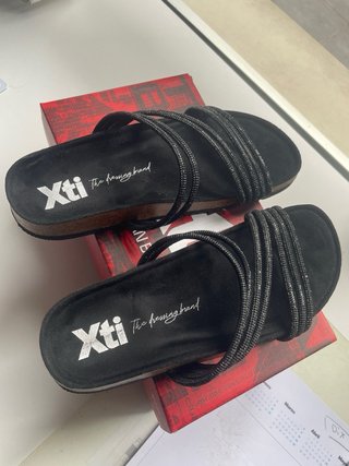 Sandalias Xti Negras Brillantes