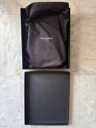 Bolso Clutch YSL Negro Brillante Dorado