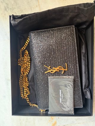 Bolso Clutch YSL Negro Brillante Dorado
