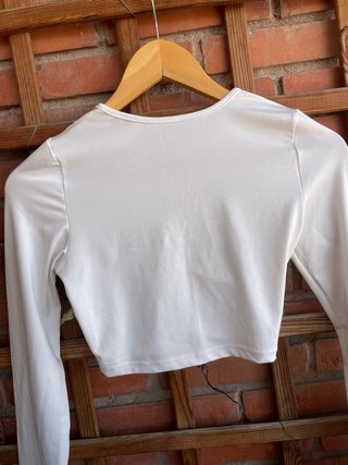 Top blanco manga larga con escote cruzado