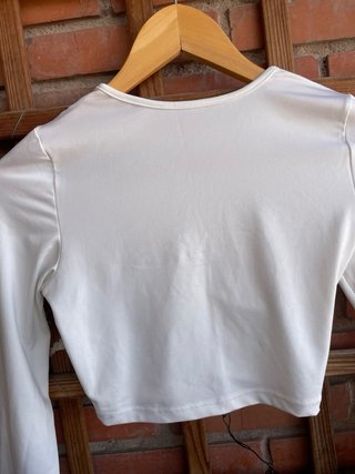 Top blanco manga larga con escote cruzado