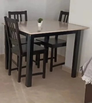 Mesa de comedor beige y negra